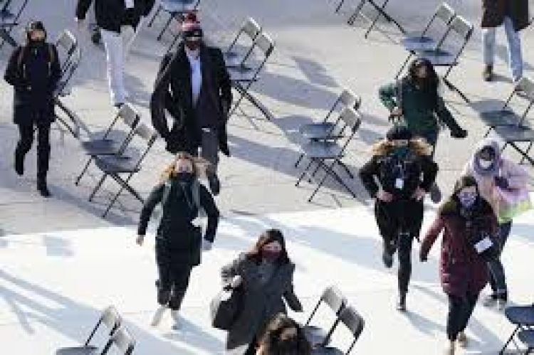 Ensayo de acto de Biden interrumpido por incendio