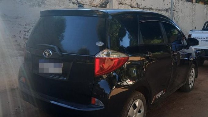 Recuperan vehículo robado y detienen a tres personas en Lambaré