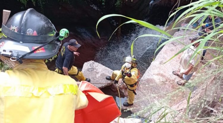 Hallan el cuerpo del joven motociclista arrastrado por el raudal