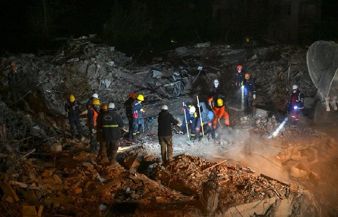 A más de una semana del terremoto en Turquía, logran rescatar a mujer de 77 años