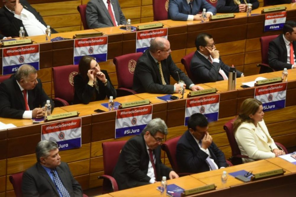 En plena sesión, colorados insisten en juramento de Cartes