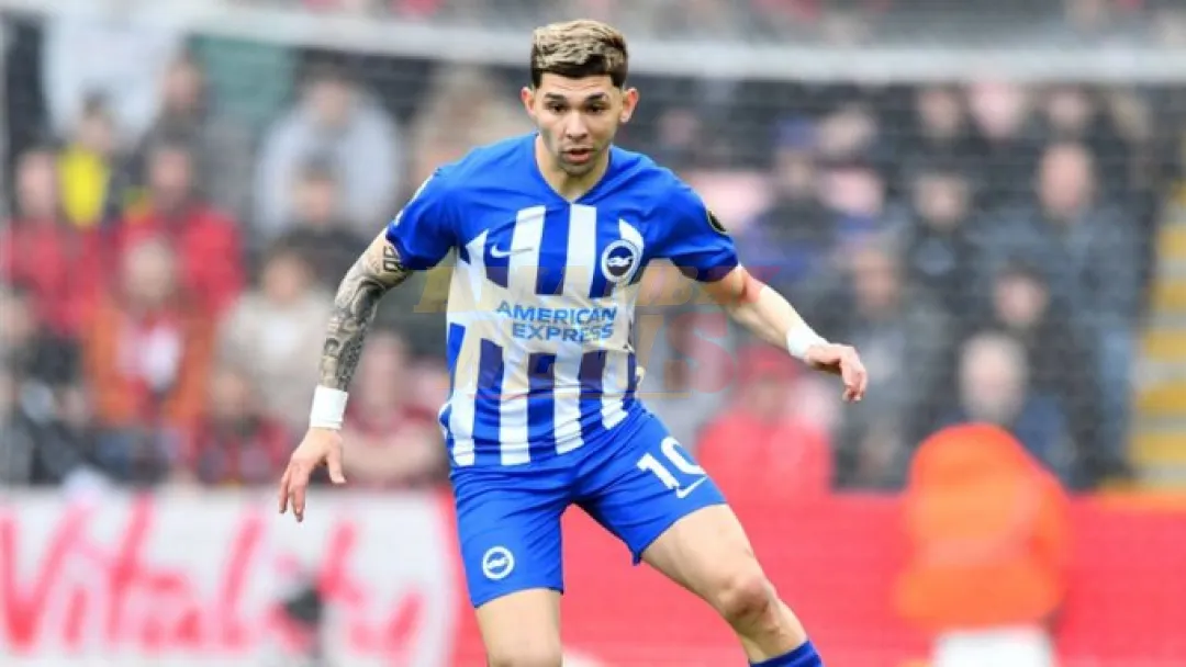 Julio Enciso, con activa participación en el empate del Brighton