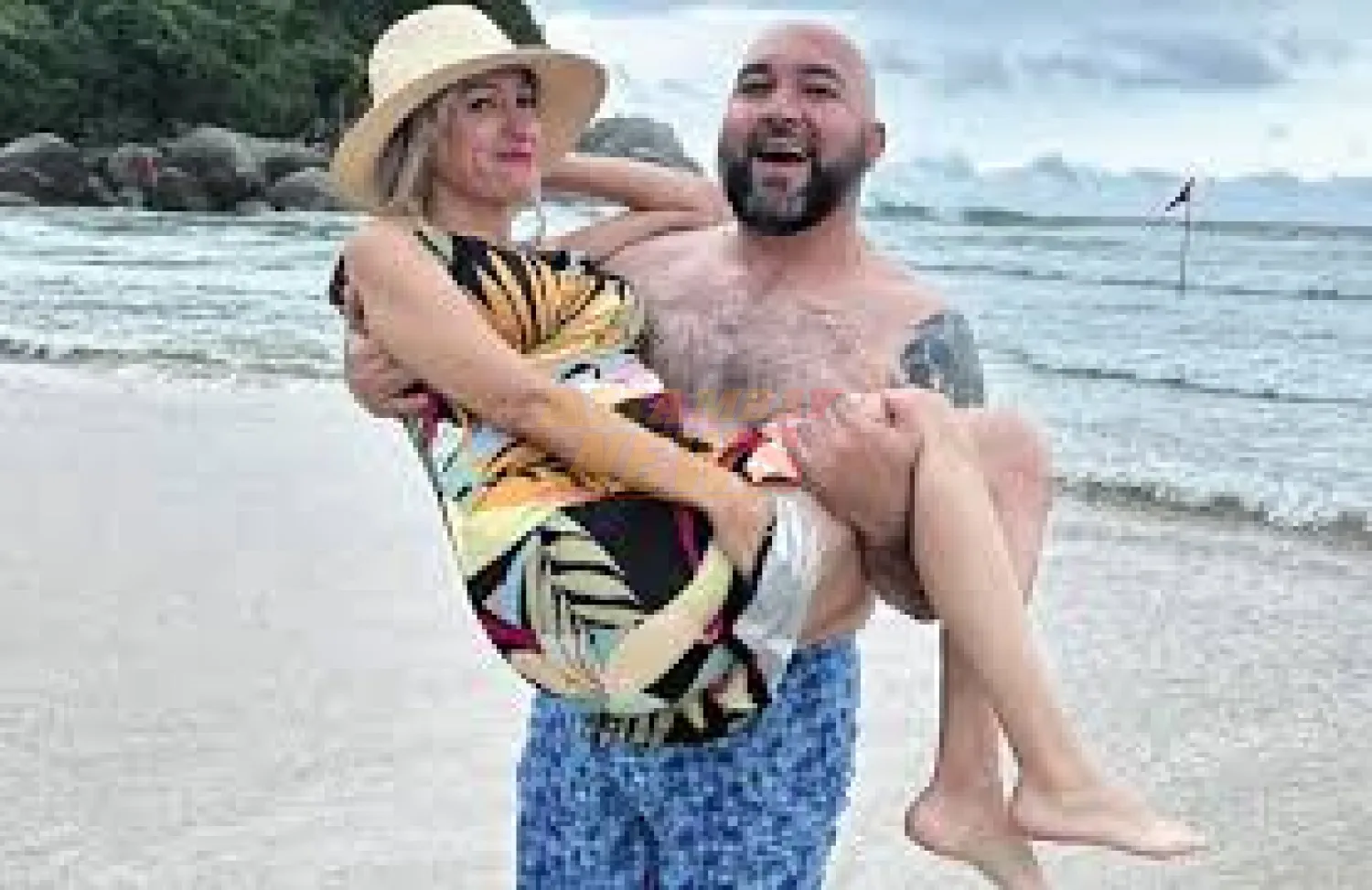 Arévalo y su esposa presentaron su descargo ante la Contraloría a dos minutos del vencimiento