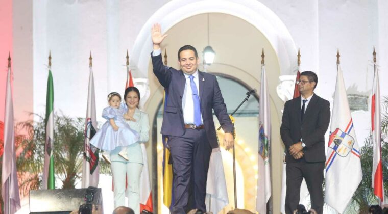 Ricardo Estigarribia toma el mando como gobernador de Central