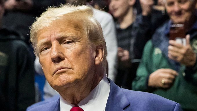 Trump alega que no devolvió documentos por estar muy ocupado