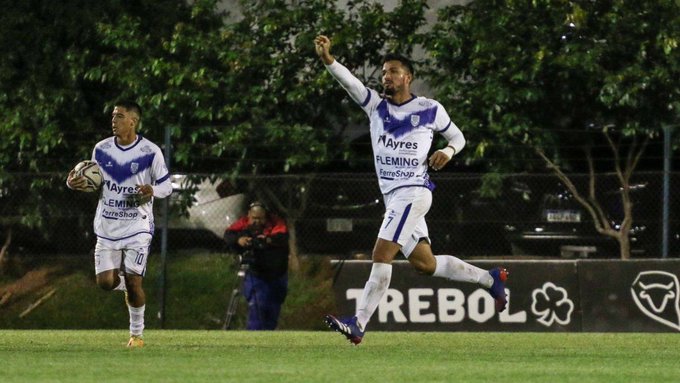 Ameliano lo da vuelta y sigue vivo por la permanencia