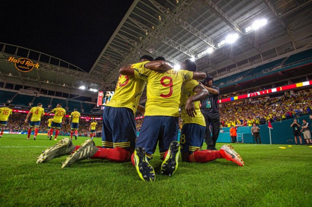 Colombia derrota a Perú en el último suspiro