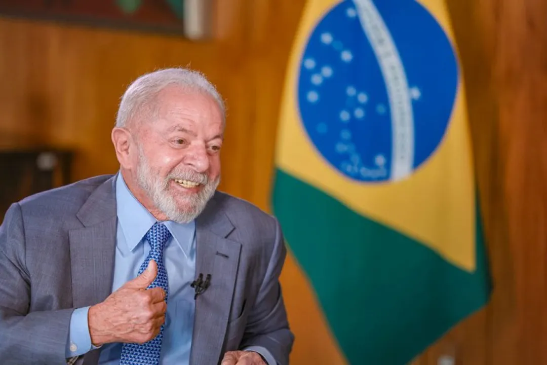 Lula recibe autorización para viajar en avión tras accidente