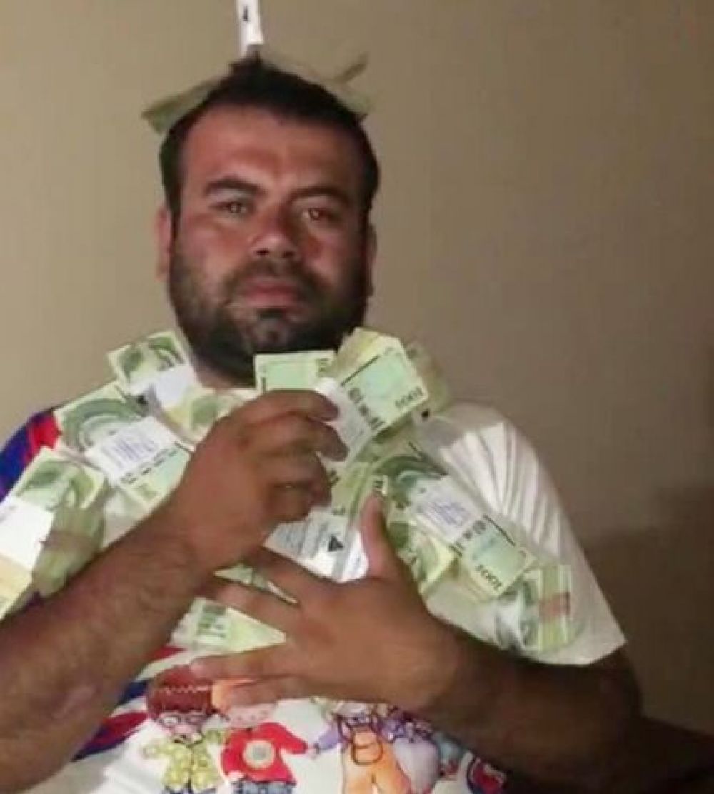 Karapaí: Seccionalero hace alarde de dinero de dudoso origen