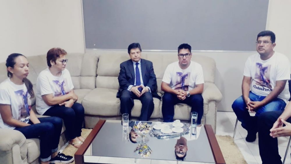 Familiares de Alex Ziole se reúnen con el ministro Euclides Acevedo
