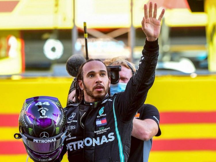 Lewis Hamilton es condecorado con el título de "caballero"