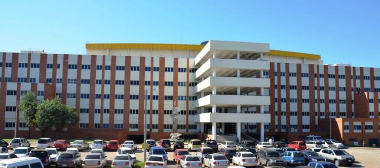 COVID-19: Aseguran que director de Clínicas debe apartarse del cargo