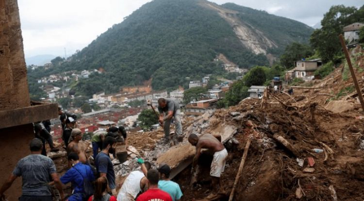 La catástrofe en la ciudad brasileña de Petrópolis deja ya más de 150 muertos
