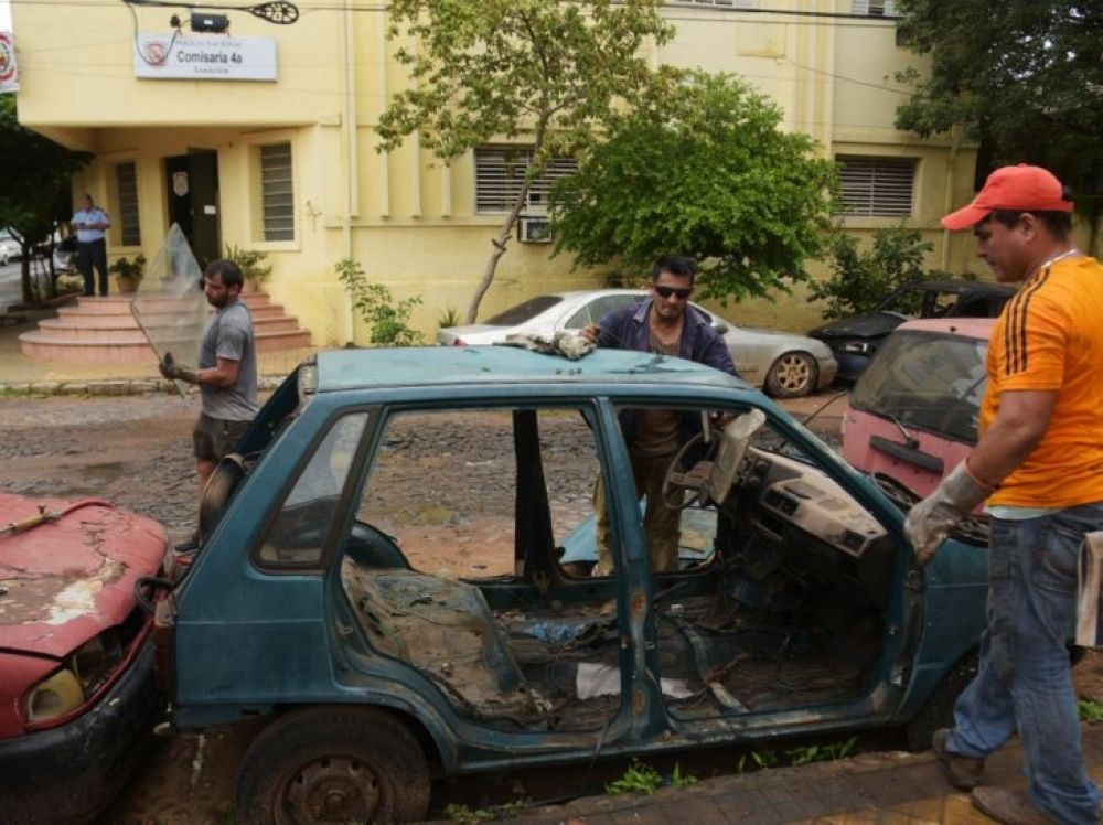 Comisario retirado es el beneficiado para venta de vehículos chatarras