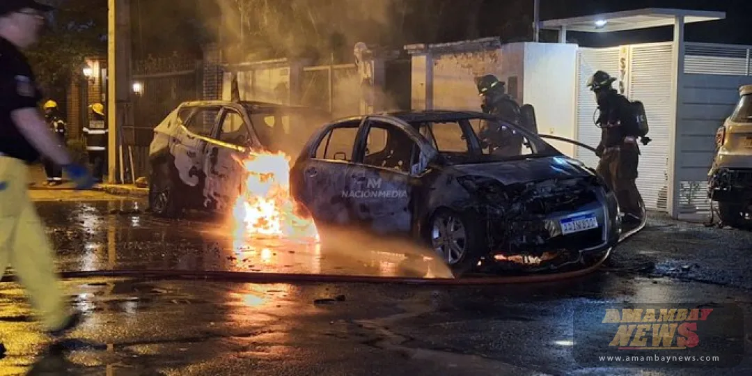 Vehículos quedan calcinados en Asunción