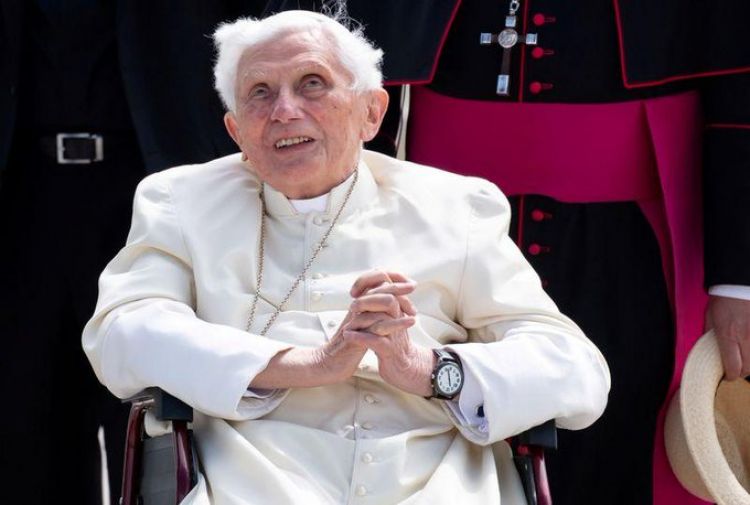 Papa emérito Benedicto XVI está gravemente enfermo, según periodico alemán