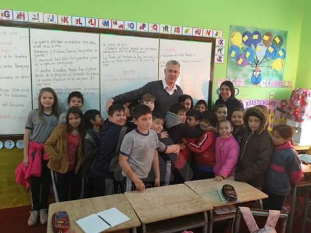 José Carlos visito la escuela básica 1300 María Auxiliadora