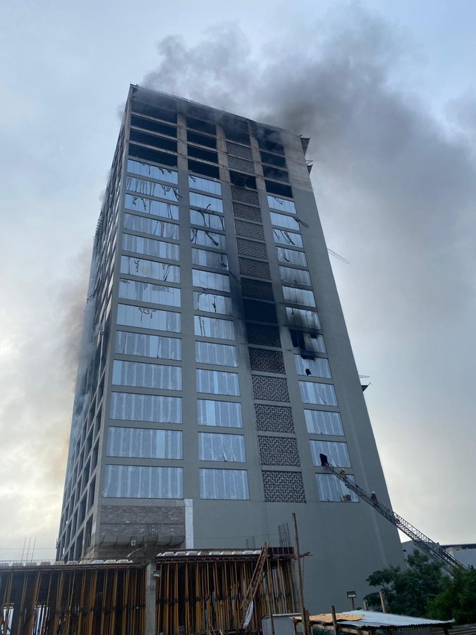 Incendio en CDE sigue sin poder ser contenido