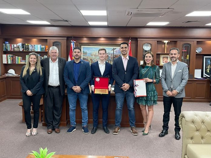 Joshua Duerksen es hijo dilecto de Asunción