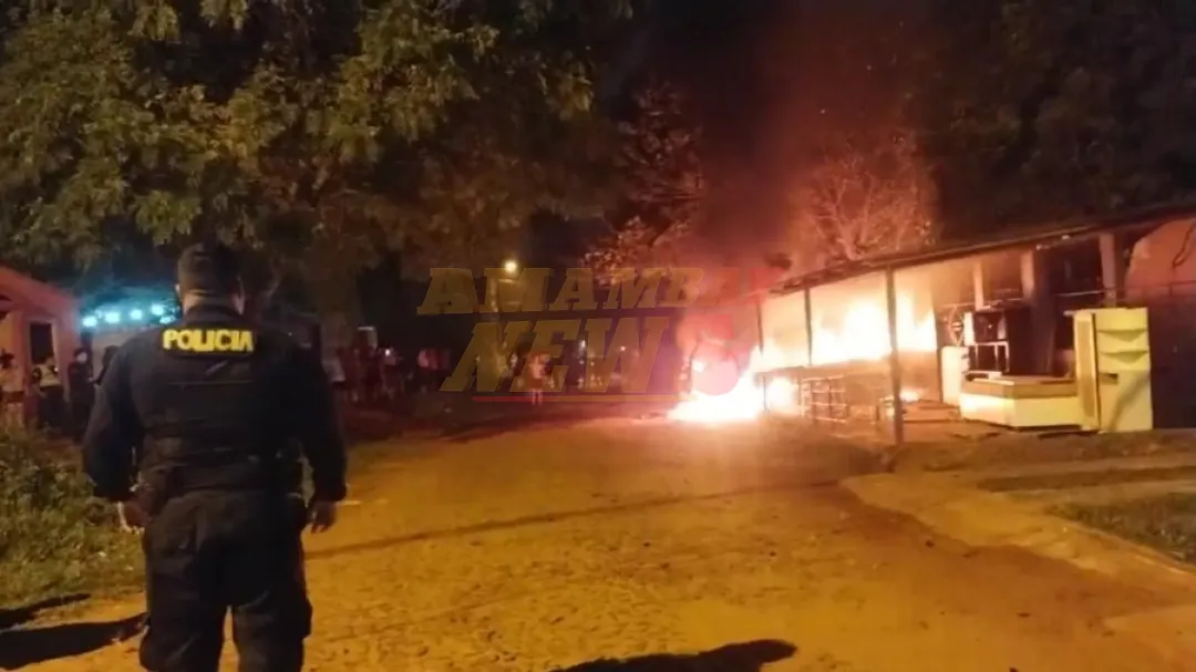 Un vehículo se incendió en Capiatá tras un enfrentamiento vecinal
