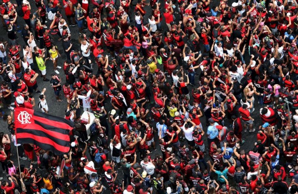 Flamengo se da un baño de masas y la mancha rojinegra toma Río