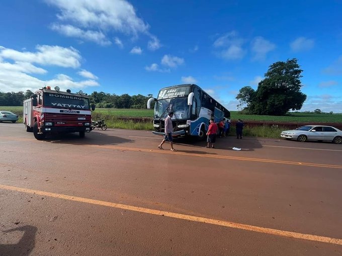 Robaron un ómnibus, cayó a una cuneta y lo abandonaron