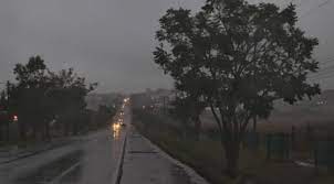 Domingo con clima fresco a cálido y lluvioso