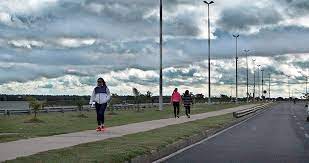 Feriado fresco a cálido con vientos del sur