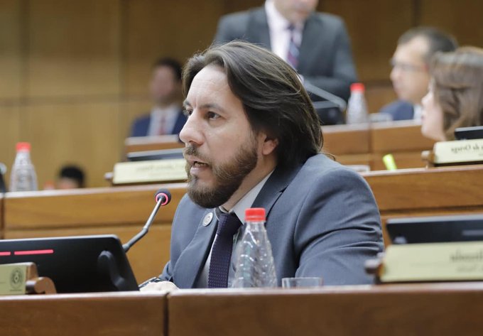 Para el senador Velázquez, hay orden para descabezar al equipo de YoCreo