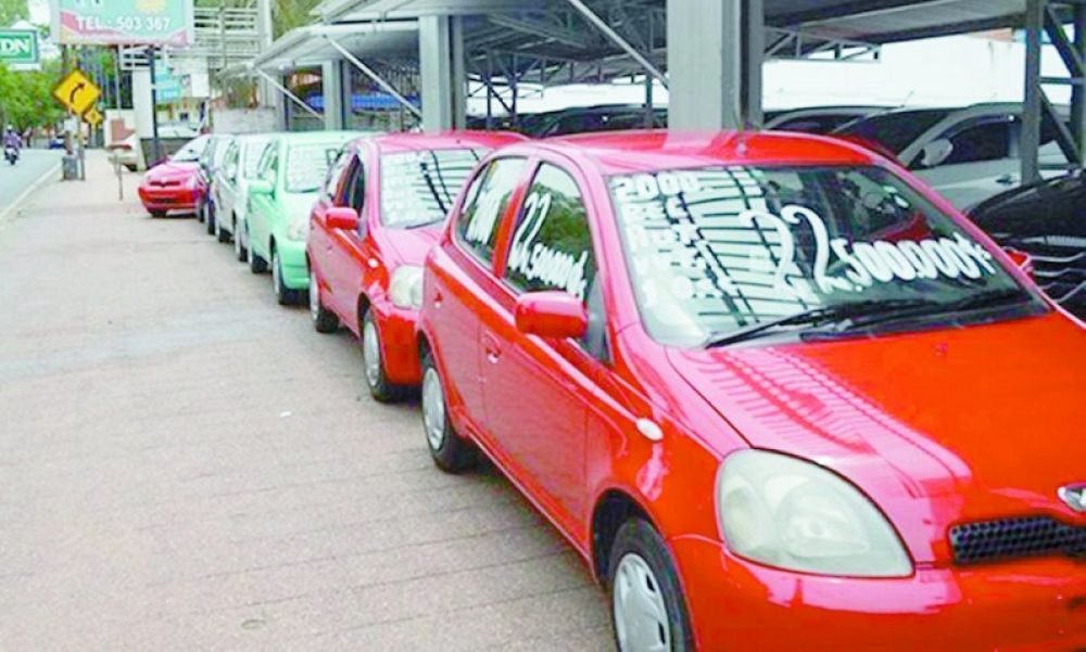 Importadores de autos usados amenazan con cerrar la frontera