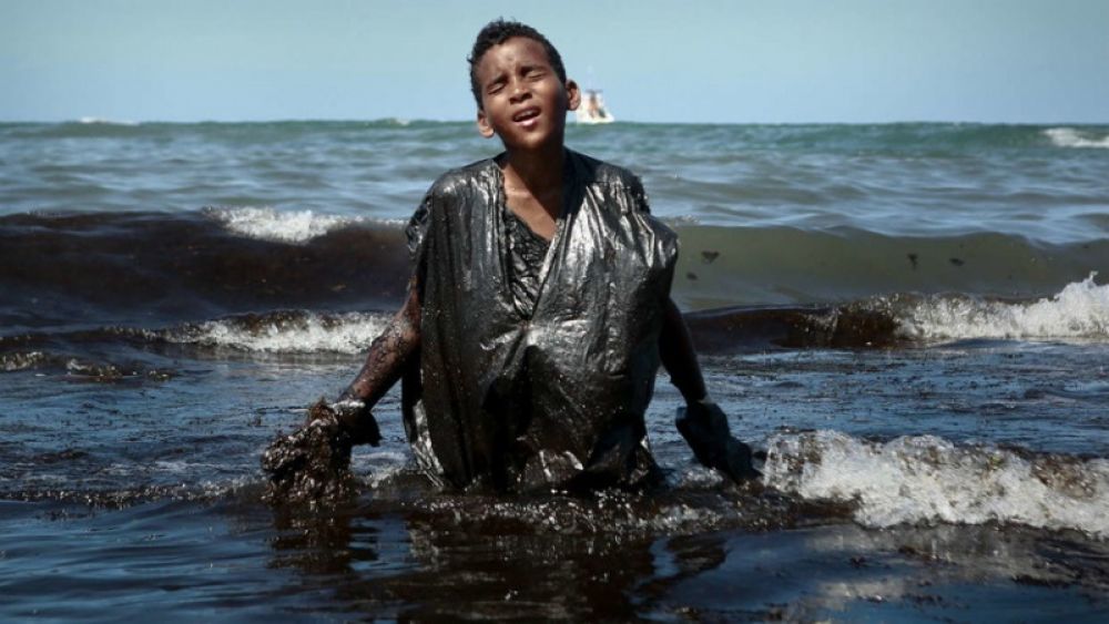 Petrolero griego habría causado el desastre ecológico en playas de Brasil
