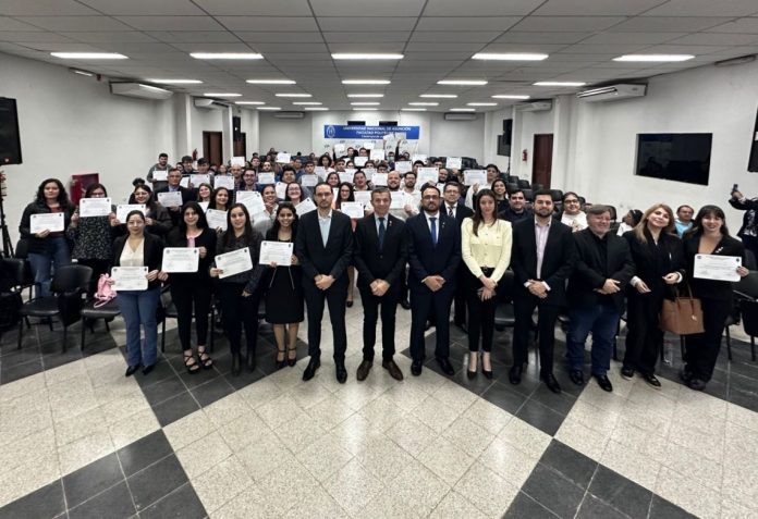 Mitic cierra exitosamente el primer programa de becas