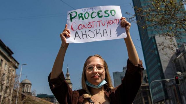 Cierran las urnas en Chile y arranca el conteo de votos del plebiscito