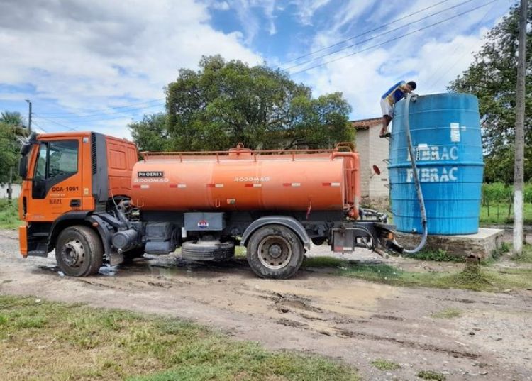 Ante aguda sequía, distribuyen agua potable a pobladores de Presidente Hayes y Cordillera