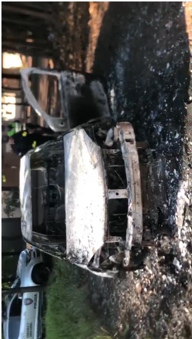Hallan automóvil completamente incinerado en Pedro Juan Caballero