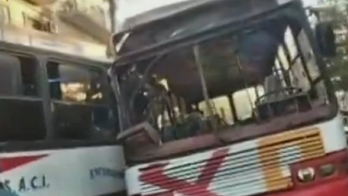 Bus con pasajeros termina chocando en medio de carrera en San Lorenzo
