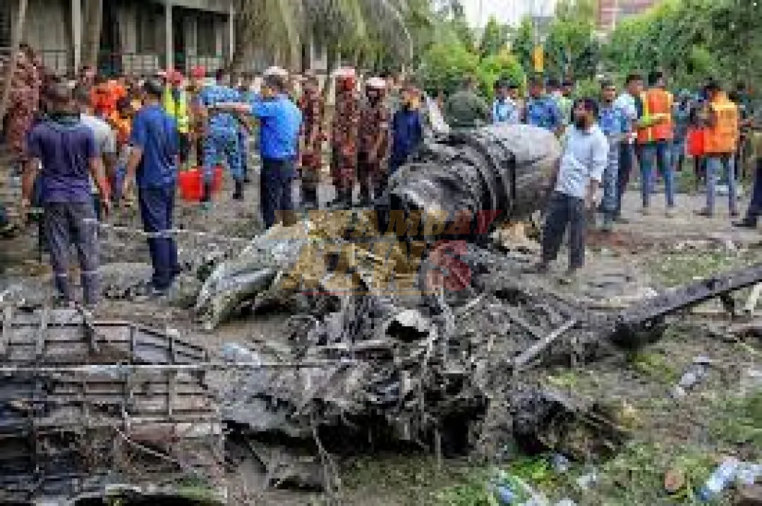 Cae avión de entrenamiento de la Fuerza Aérea de Bangladesh; hay al menos 19 muertos