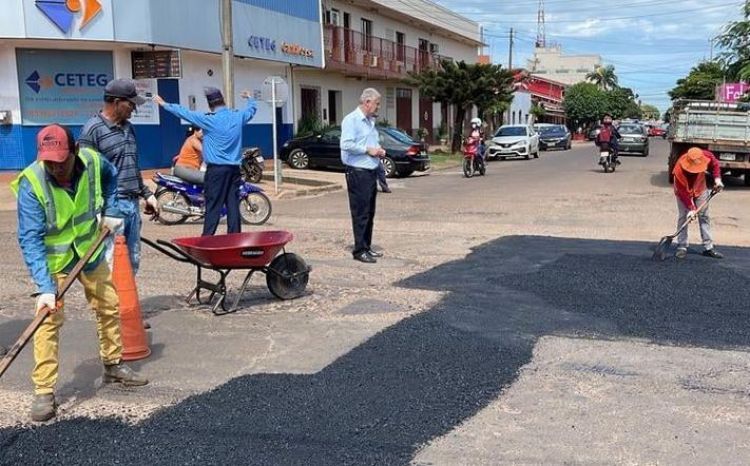 Prosigue trabajo de bacheo sobre Carlos Antonio López