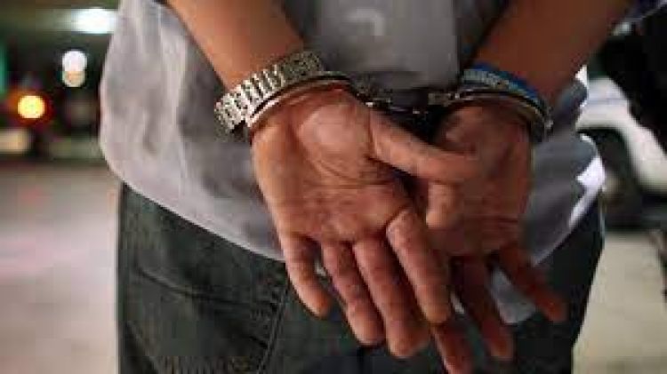 Detienen a un hombre que se hacía pasar por funcionario de Fiscalía para estafar