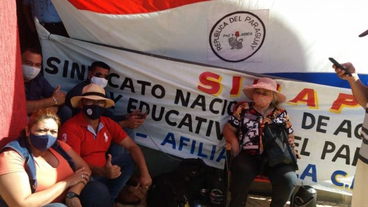 Agentes penitenciarios exigen pago atrasado de beneficios al Ministerio de Justicia