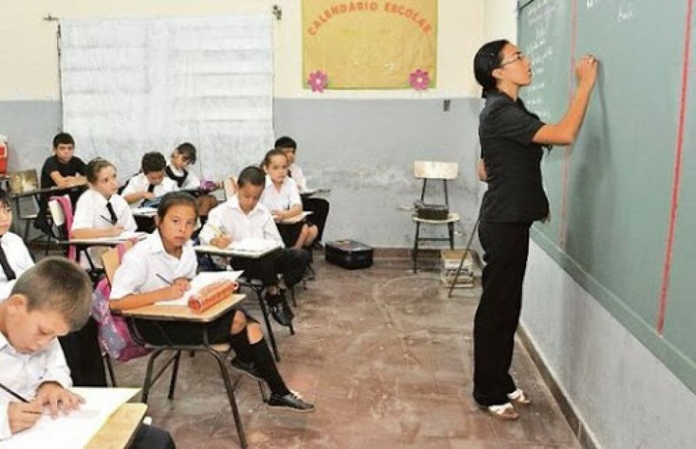 Docentes definirán mañana si inician las clases este viernes 21