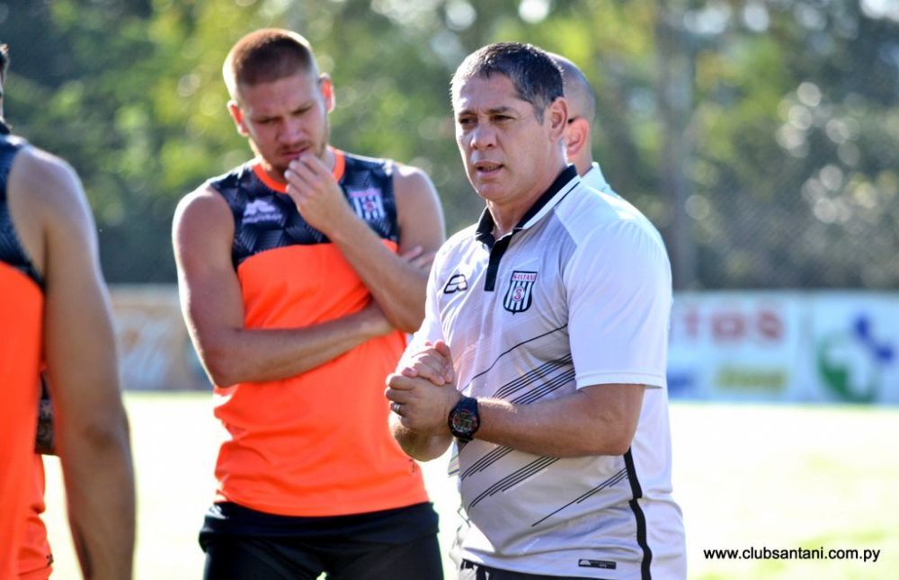 Santaní se quedó sin técnico