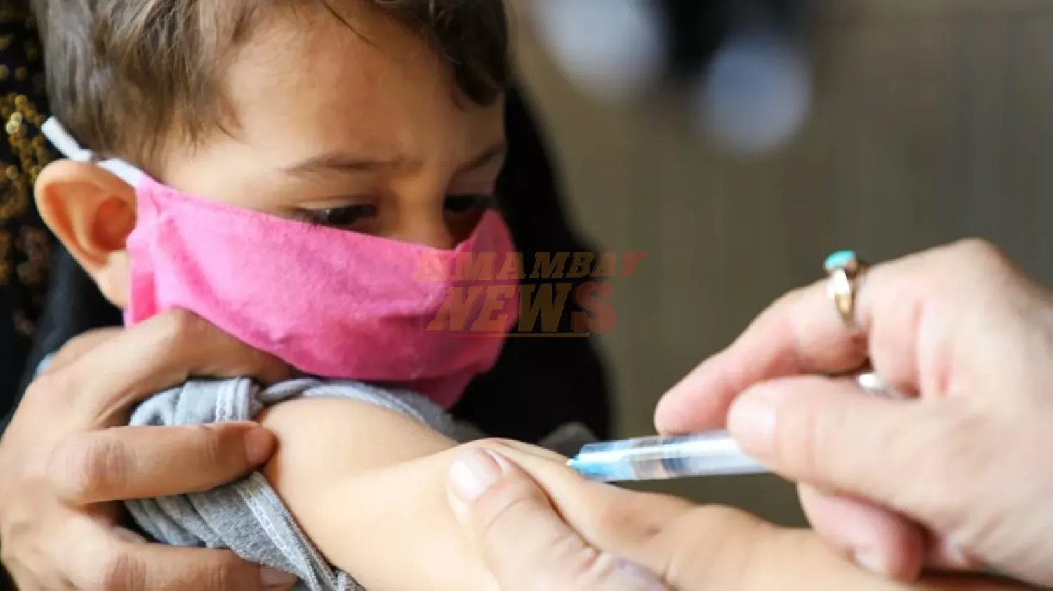 Vacunar a niños y adolescentes contra el covid sigue siendo la opción más segura, revela estudio