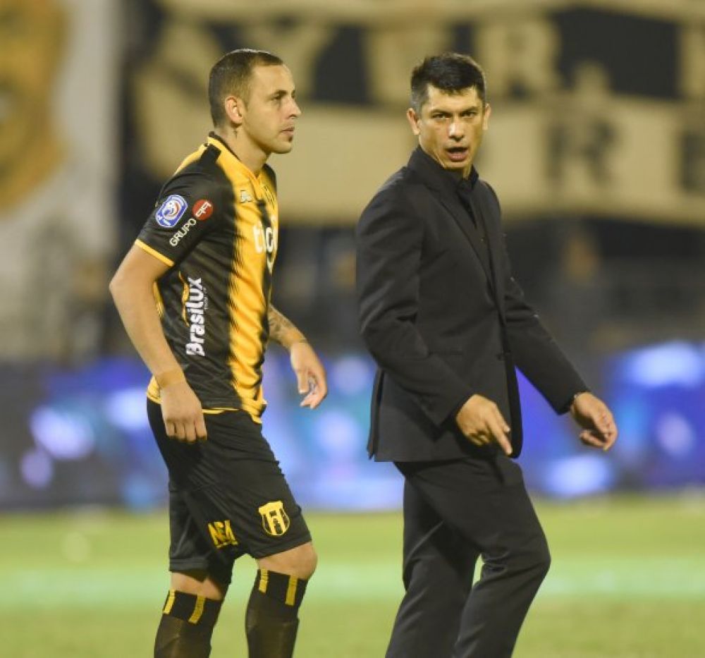 Guaraní se queda sin técnico