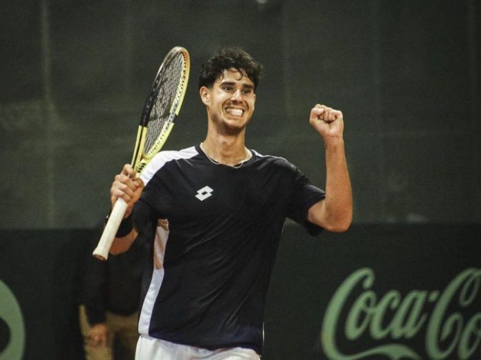 Dani Vallejo triunfa en tres sets ante australiano Bolt