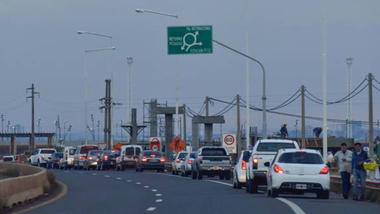Argentina amplía a 5.000 el cupo de ingreso de personas por Posadas