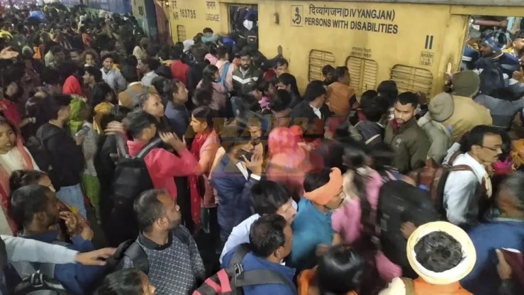 Al menos 15 muertos en estampida en estación de tren de Nueva Delhi durante festival religioso