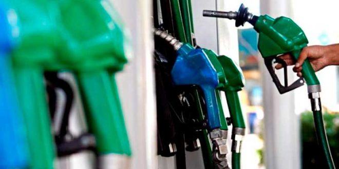 Estiman baja en precio de combustibles para enero