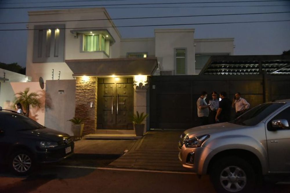 Allanan vivienda de pareja de Samura