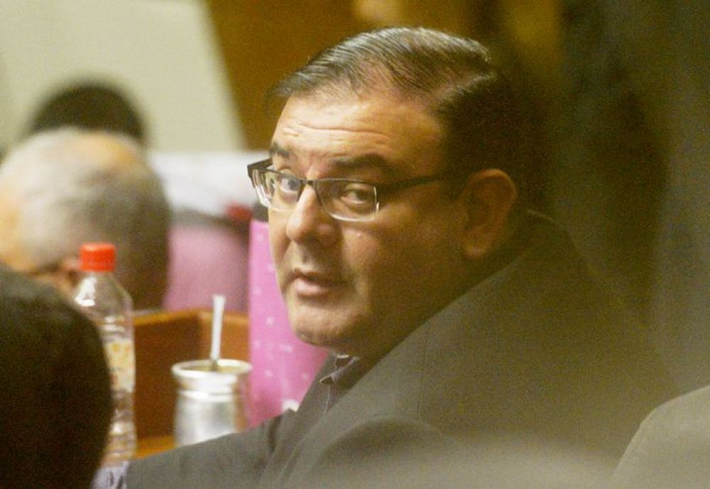 Tras orden de detención, diputado Tomás Rivas se presenta ante el Juzgado